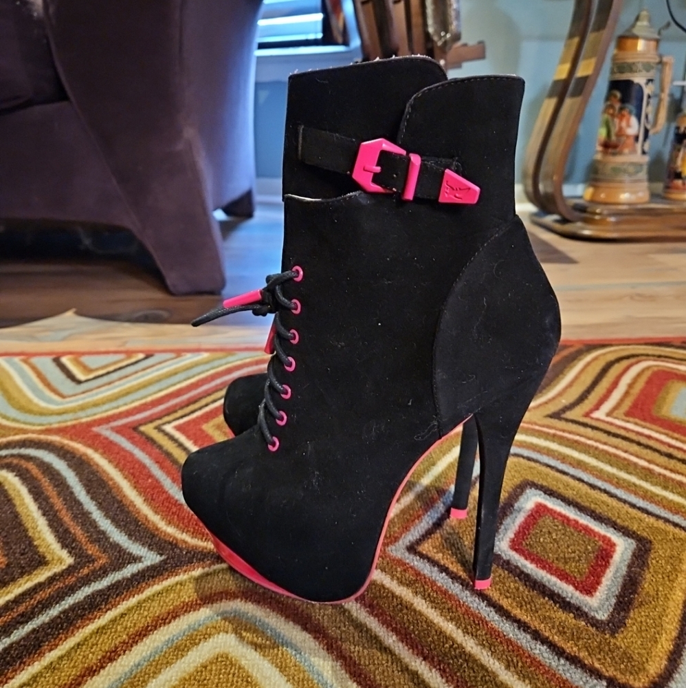 Women Size 8 Black & Fushia Stiletto Boots
